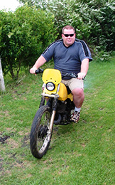 Bobski testing out Dazza's PE175T, "Where's my guard bloke?"