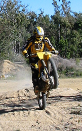 Dazza with the wheel up on the PE175Z at Pratten.